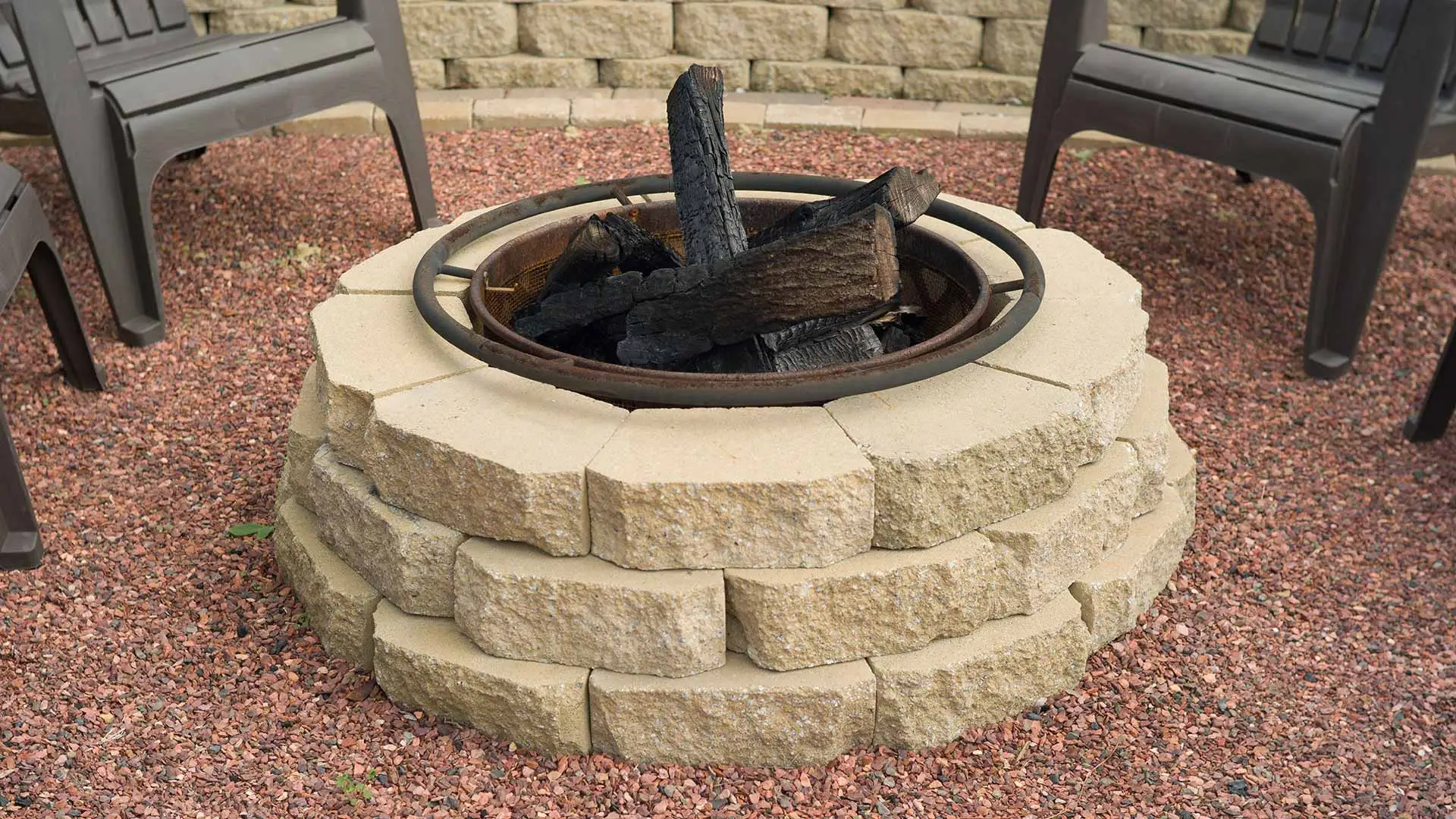 Gas-Burning vs Wood-Burning Fire Pits - Which Option Is Right for You?